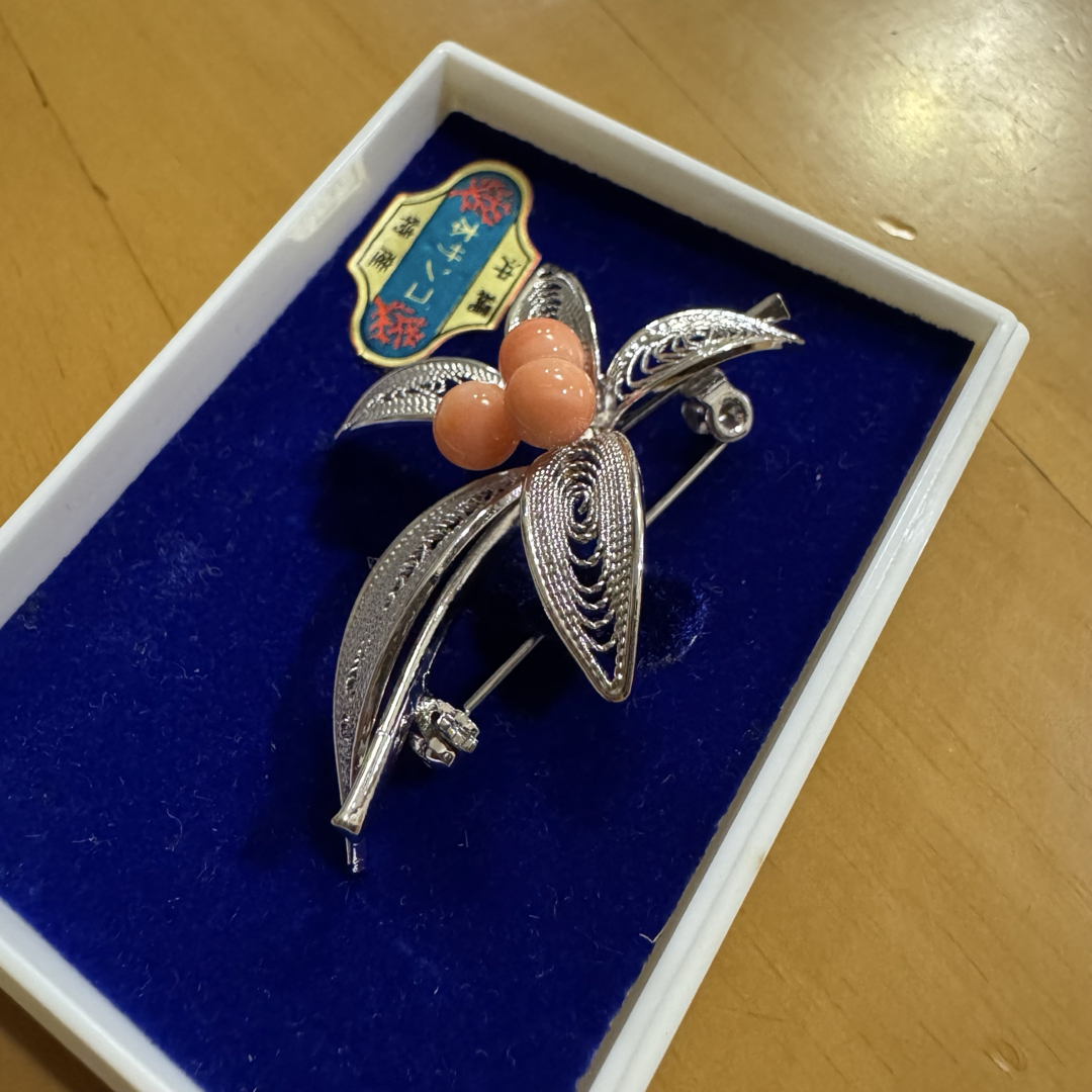 沖縄 土産 サンゴ 珊瑚 ブローチの通販 by 黒猫's shop｜ラクマ