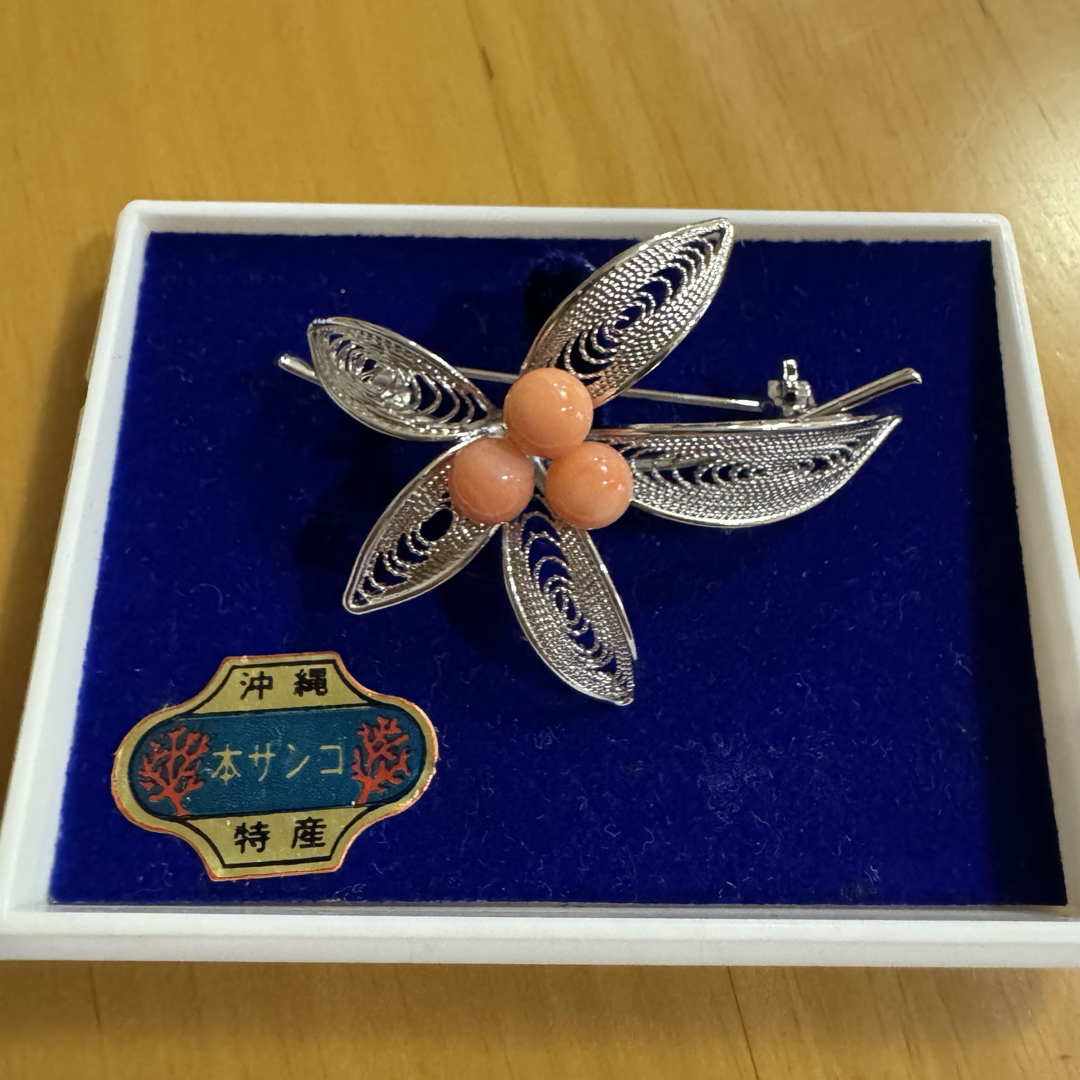 沖縄 土産 サンゴ 珊瑚 ブローチの通販 by 黒猫's shop｜ラクマ