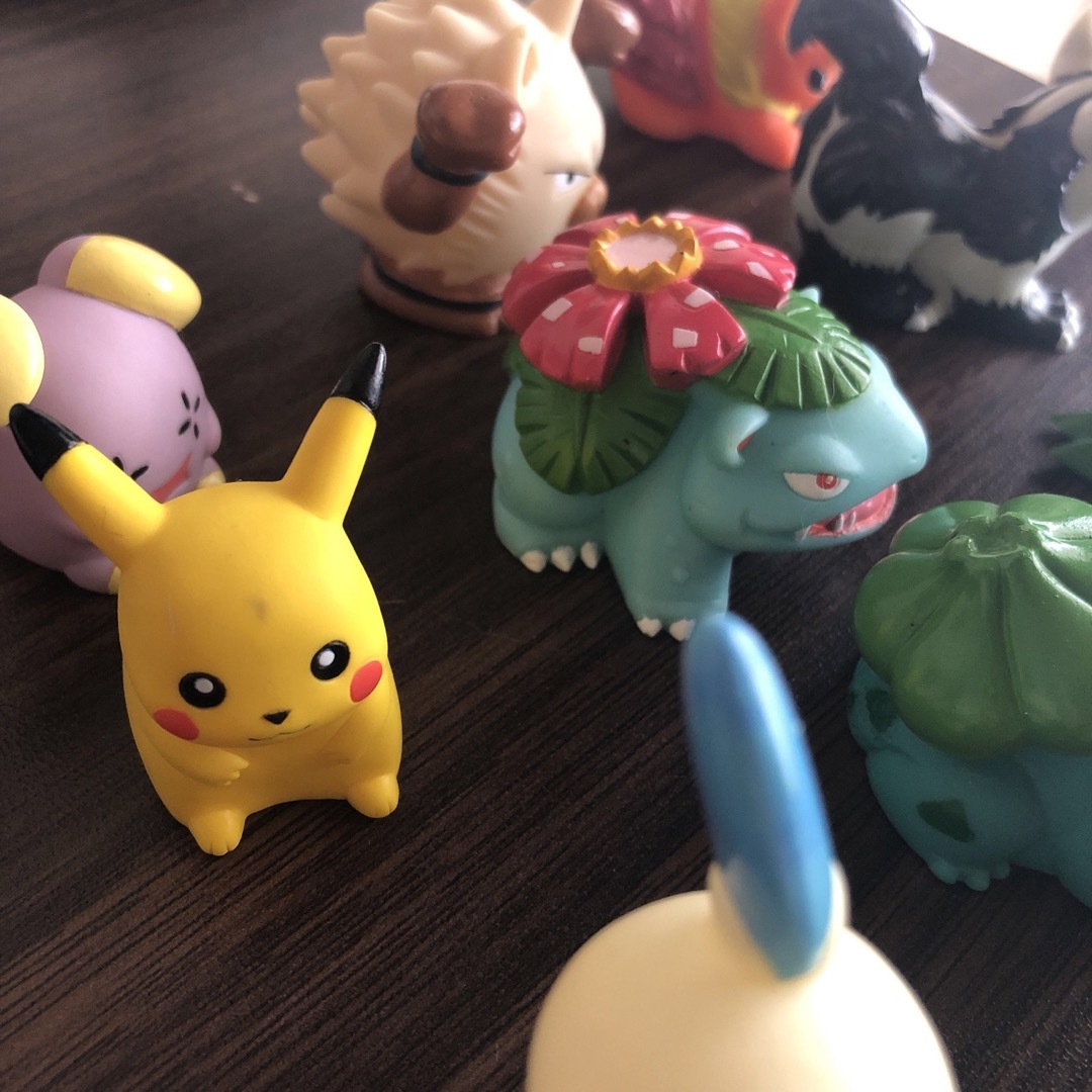 ポケモン - 初期ピカチュウポケモンキッズソフビ指人形12体の通販 by