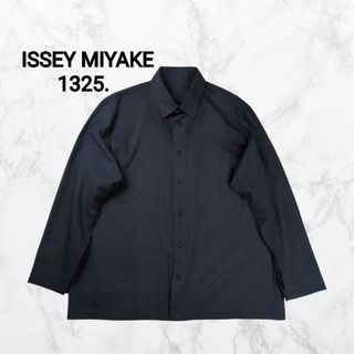 ISSEY MIYAKE（シャツ ・ ブラック/黒色系）のフリマアイテム一覧