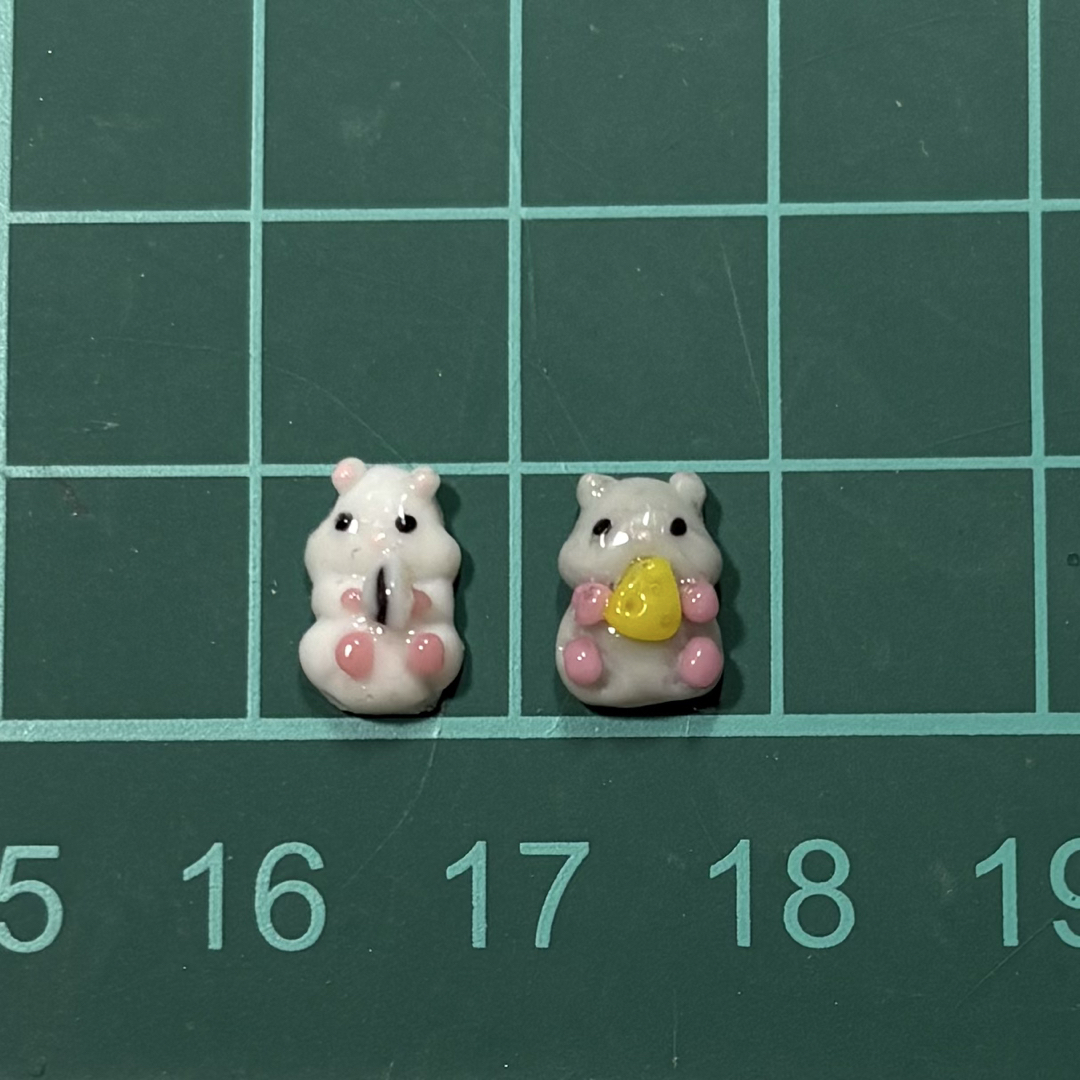 3Dネイルパーツ 2点セット ハムスター チーズ ひまわりの種の通販 by