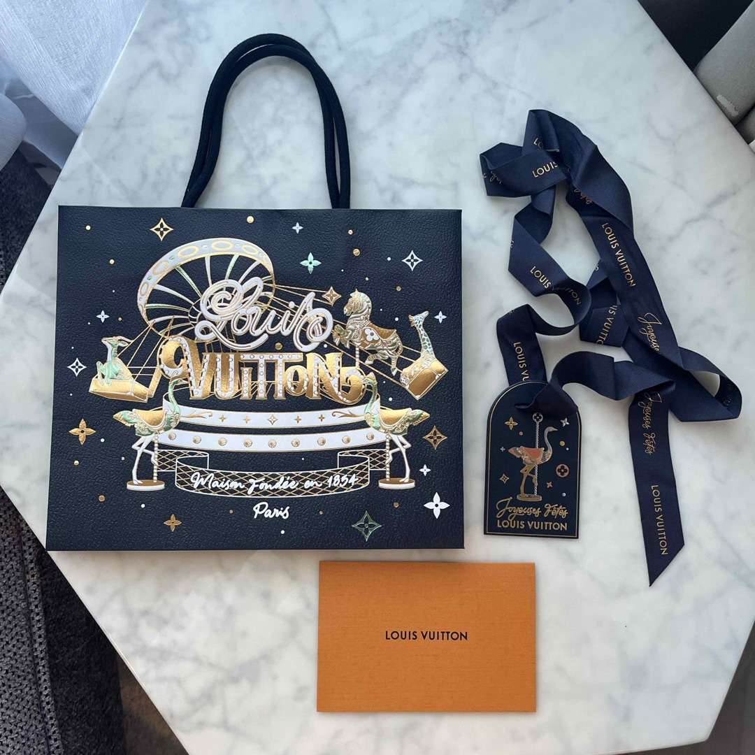 LOUIS VUITTON - ルイヴィトンホリデーショッパー2024の通販 by ymym