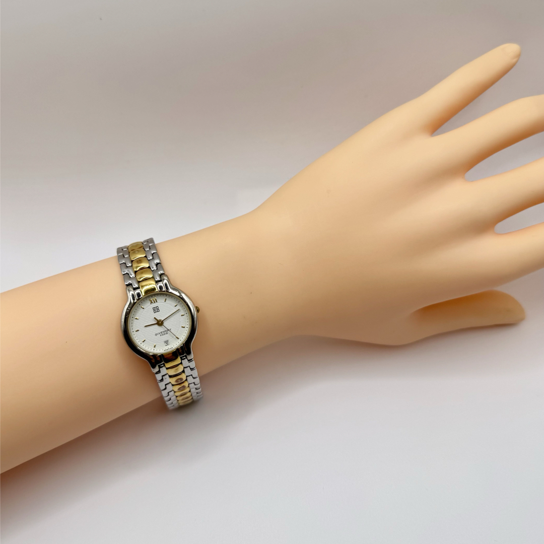 GIVENCHY - GIVENCHY ジバンシイ QZ デイト ラウンド 白文字盤