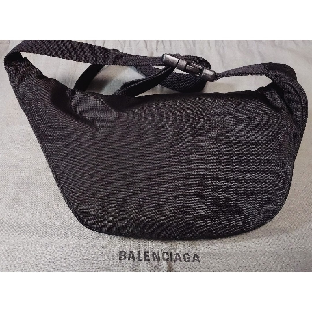 BALENCIAGA - バレンシアガ ボディバッグ エクスプローラー ロゴ刺繍