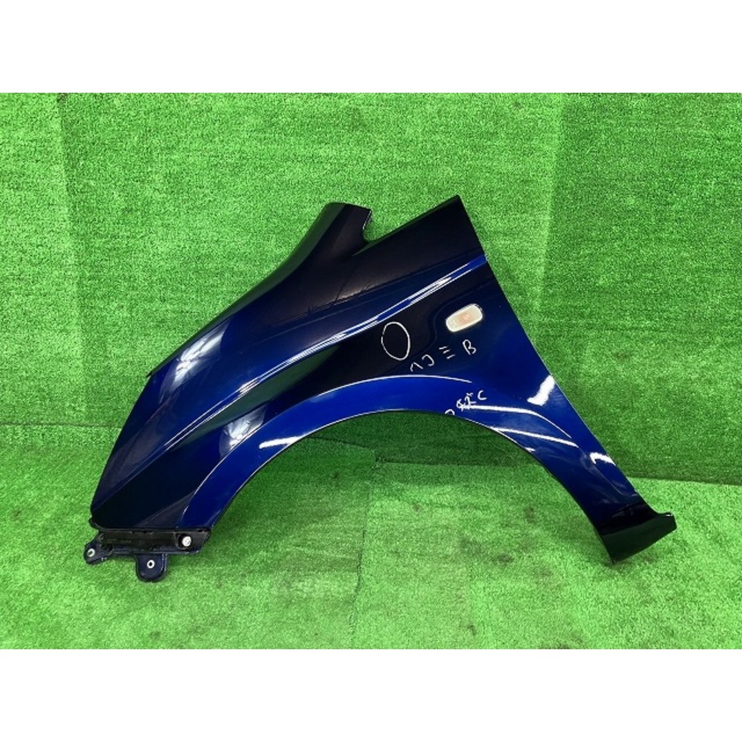 トヨタ - アイシス ANM15W 左フロントフェンダー プラタナ 4WD 53802