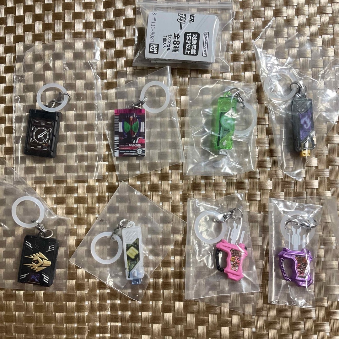 8種コンプ]仮面ライダーシリーズ めじるしアクセサリー ガチャの通販