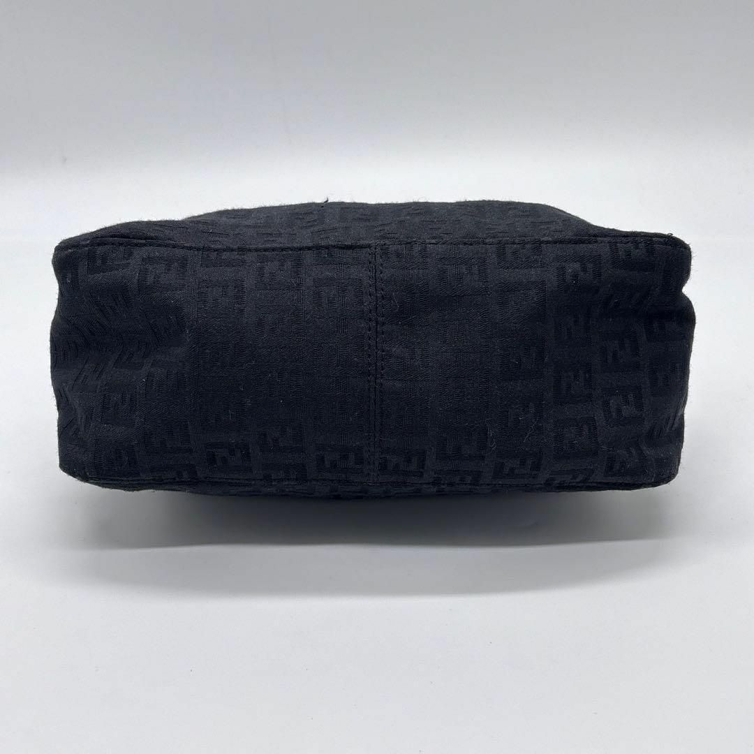 FENDI - 美品✨ フェンディ FENDI ポーチ ズッキーノ FF 総柄 ブラック