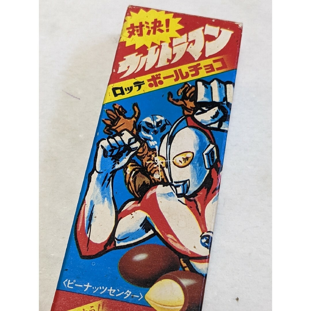 ロッテ ボールチョコ 対決ウルトラマン 空箱/お菓子 バッチの通販 by