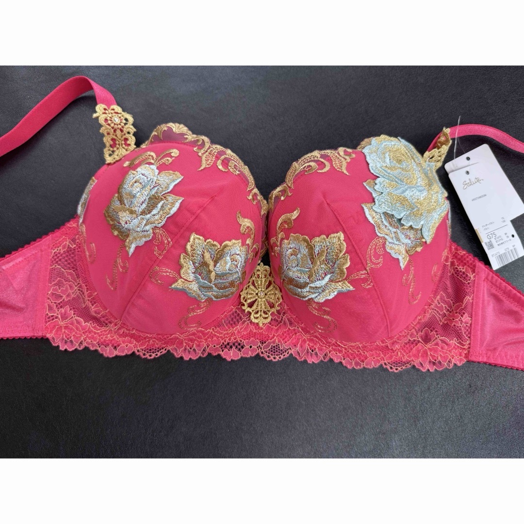 サルート、03グループブラC75、ソングMサイズ完売品。 サルート、03