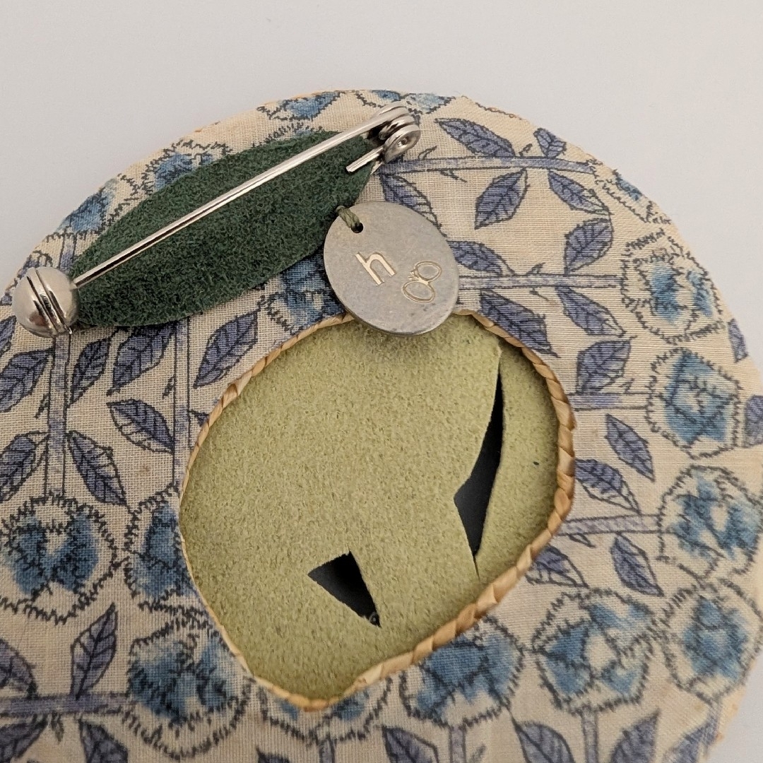 ミナペルホネン ヒトミシノヤマ カルテット quartet ブローチ コサージュ