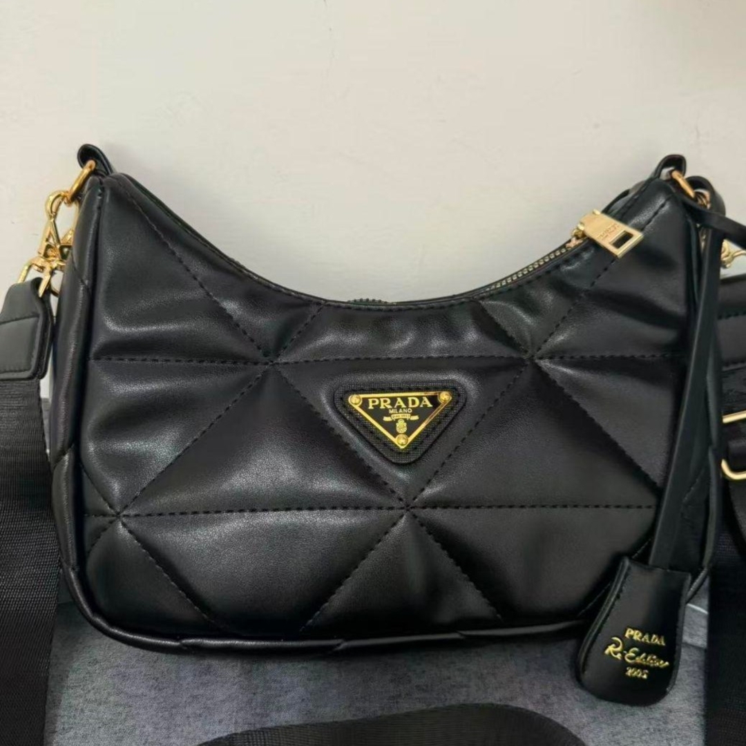 PRADA - 売り切りSALE‼️三角ロゴ ノベルティ キルティングショルダー