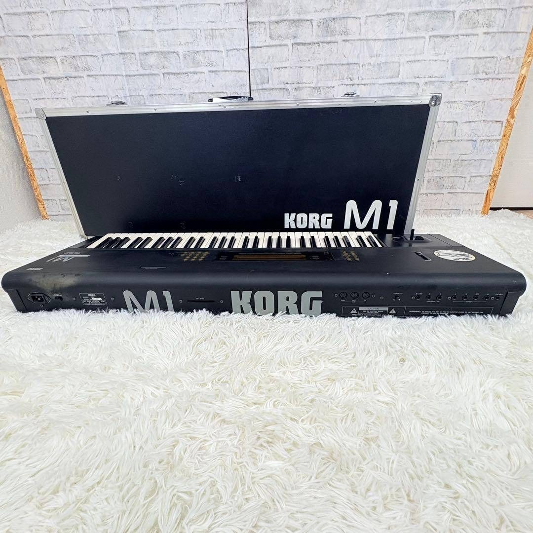 KORG - KORG M1 シンセサイザー ハードケース付き コルグ 希少 鍵盤
