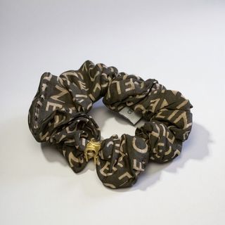 CELINE - 大人気！CELINE ロゴ シュシュ ホワイトの通販 by いもこ's