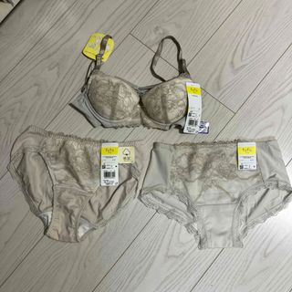 Wacoal - 白 ワコール サルートi65ブラジャー＆ショーツ ソングMの