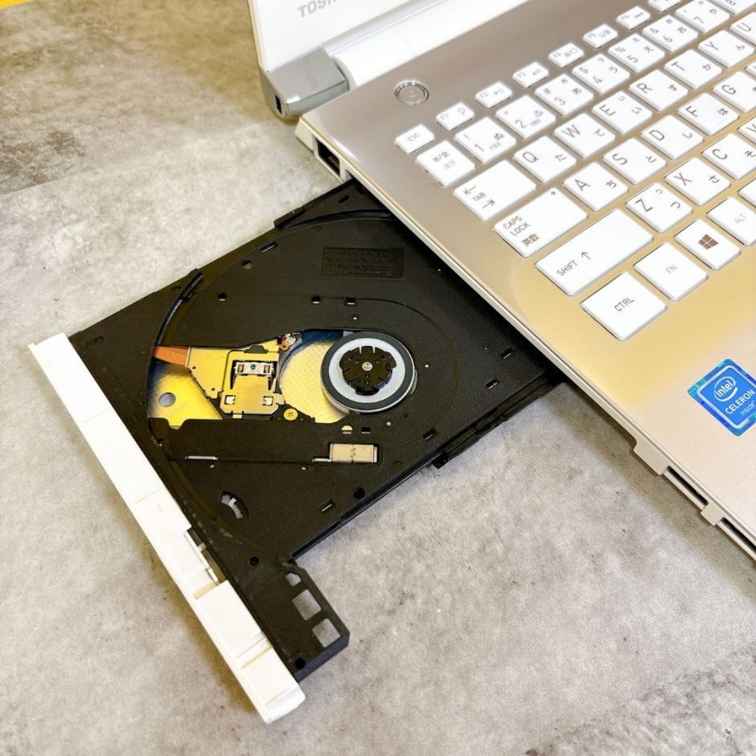 dynabook - ほぼ美品✨おしゃれゴールド❣快適SSD✨カメラ フルHD 薄型