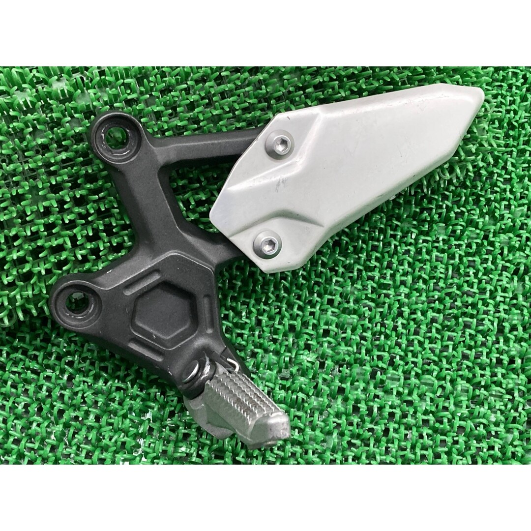 カワサキ - ZX-25R ステップ 左 SKT カワサキ 純正 中古 バイク 部品