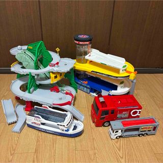 トミカシリーズ - トミカコース2種+消防車+トミカ運搬 まとめ売りの