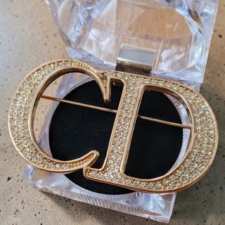 Christian Dior（ブローチ/コサージュ）のフリマアイテム一覧