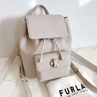 FURLA（ベージュ系）のフリマアイテム一覧