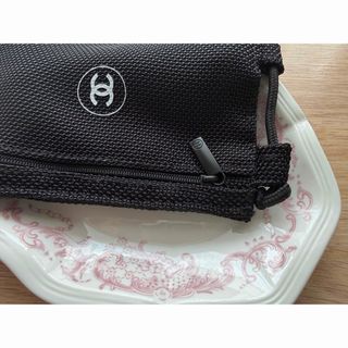 CHANEL - CHANEL ポーチ ホワイト 海外限定 2024クリスマスコフレ