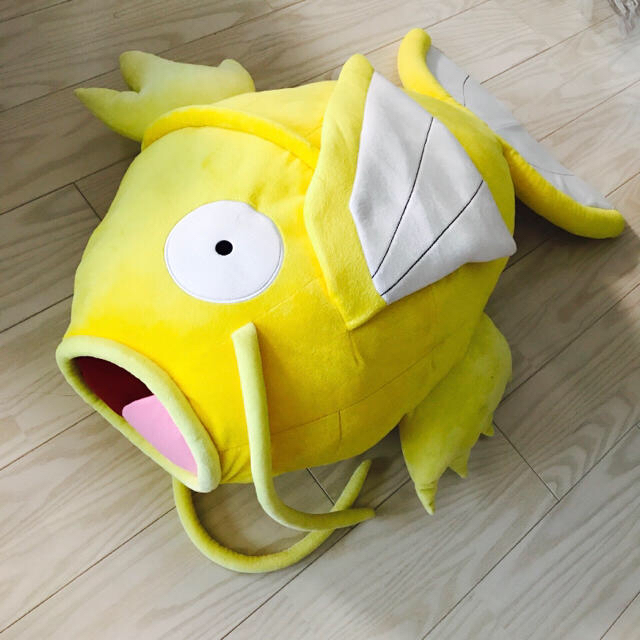 ポケモン - ポケモンセンター 金 の コイキング クッション ぬいぐるみ