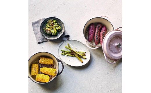 バーミキュラ オーブンポットラウンド22cm（パールピンク） | 鍋 なべ