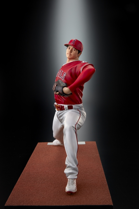 大谷翔平選手プレミアムフィギュア「投」「打」2体セット【@Loppi・HMV