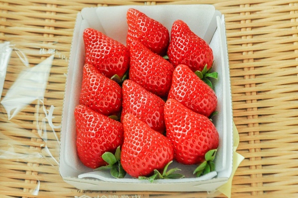 さくらももいちご 【業務用食材の仕入れなら八面六臂】