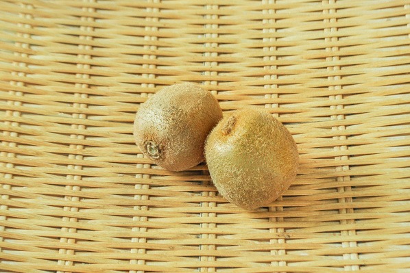 キウイフルーツ（2S） 【業務用食材の仕入れなら八面六臂】