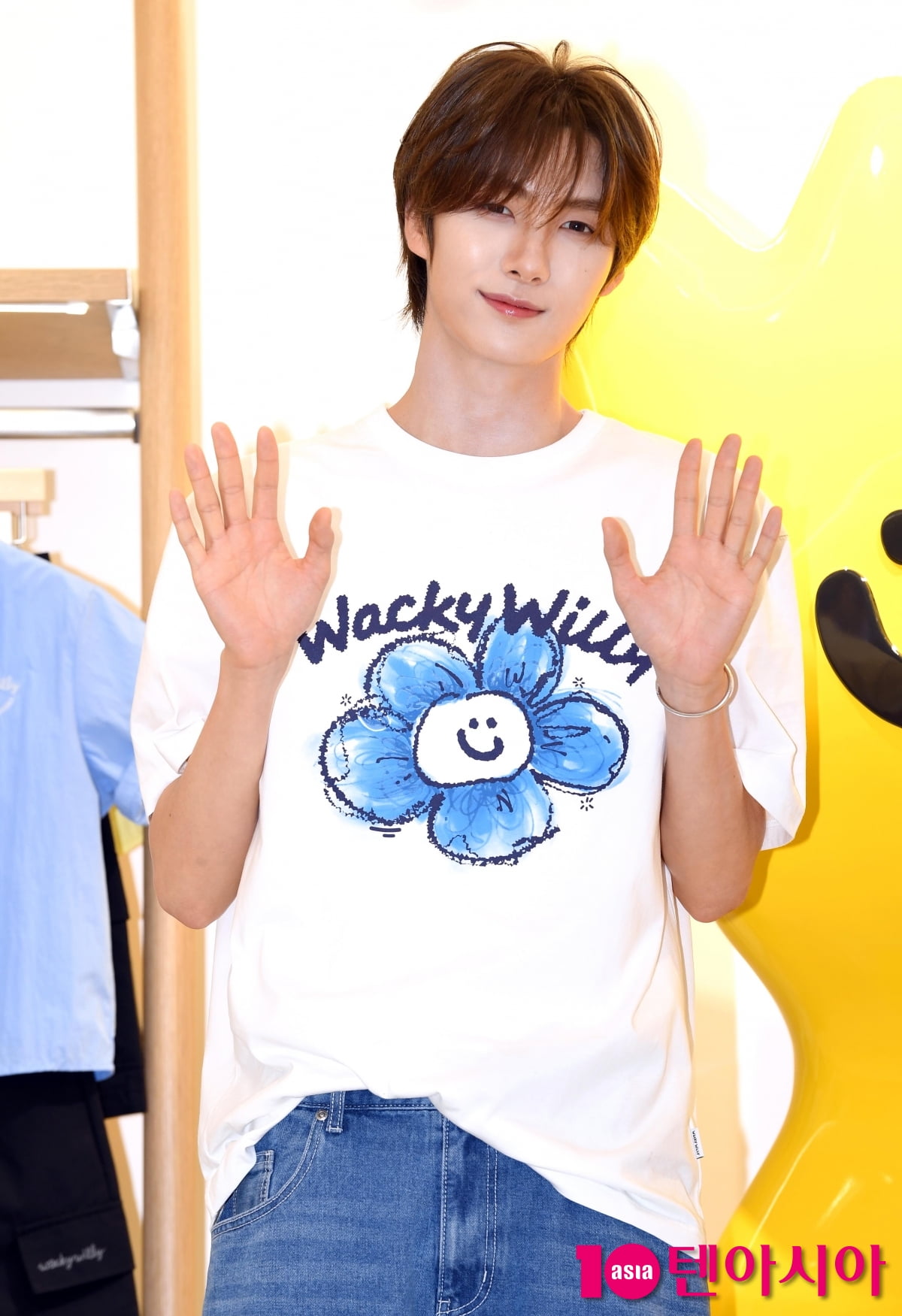 TWSのヨンジェ、ワキウィリーソウルフラッグシップストアオープン