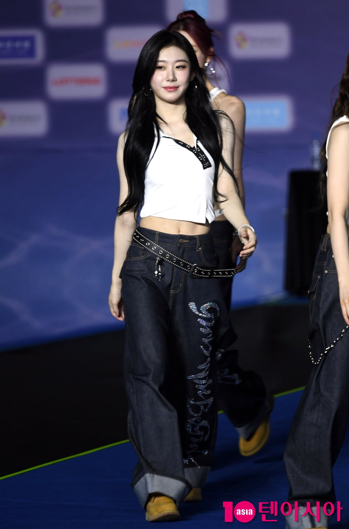 ITZYのチェリョン、2025 SBS歌謡大典サマーのブルーカーペットに登場