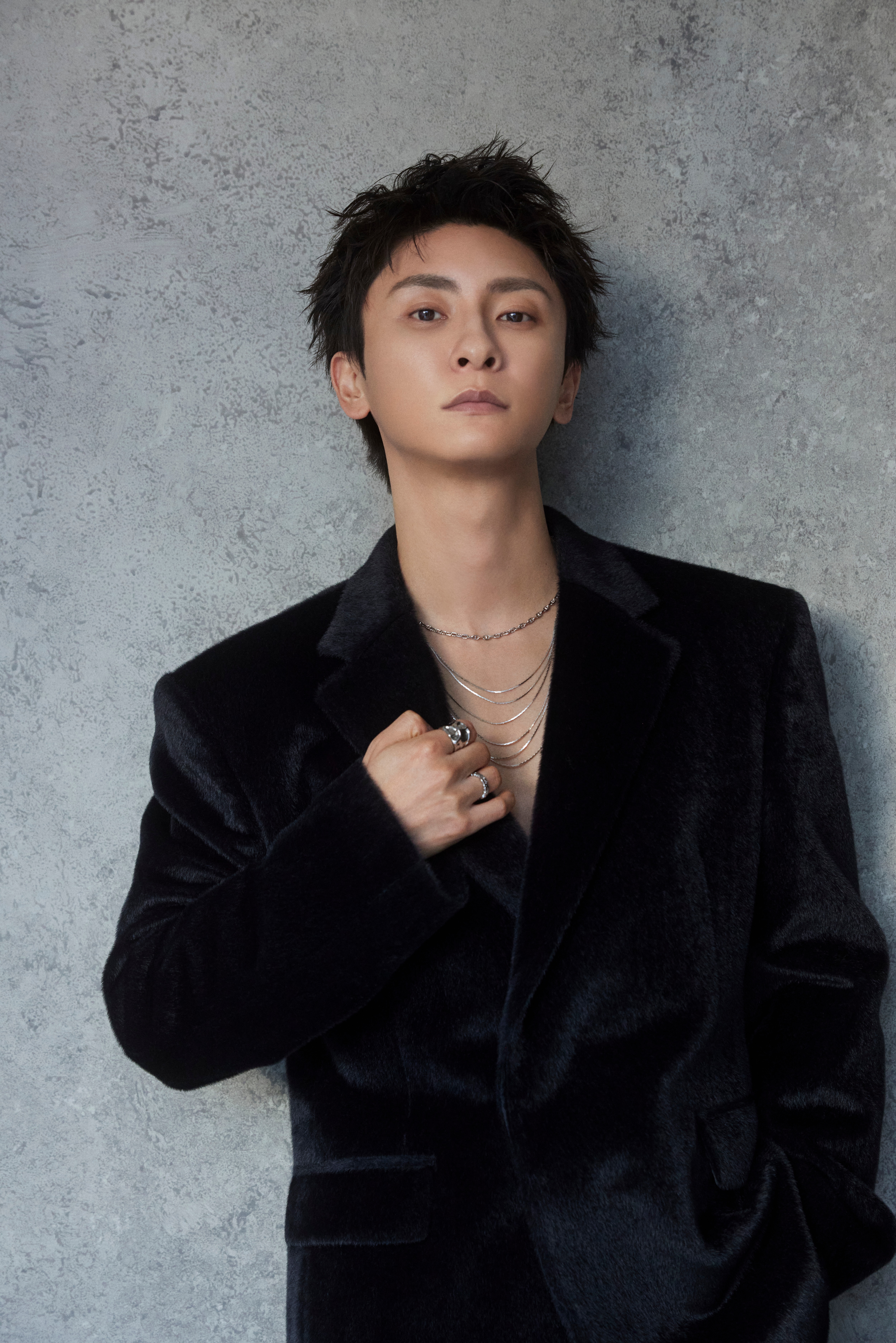 與真司郎 | アーティスト・作品 | エイベックス・ポータル