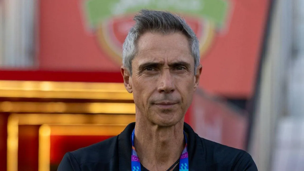 Champions asiática: Paulo Sousa perde, mas garante «oitavos