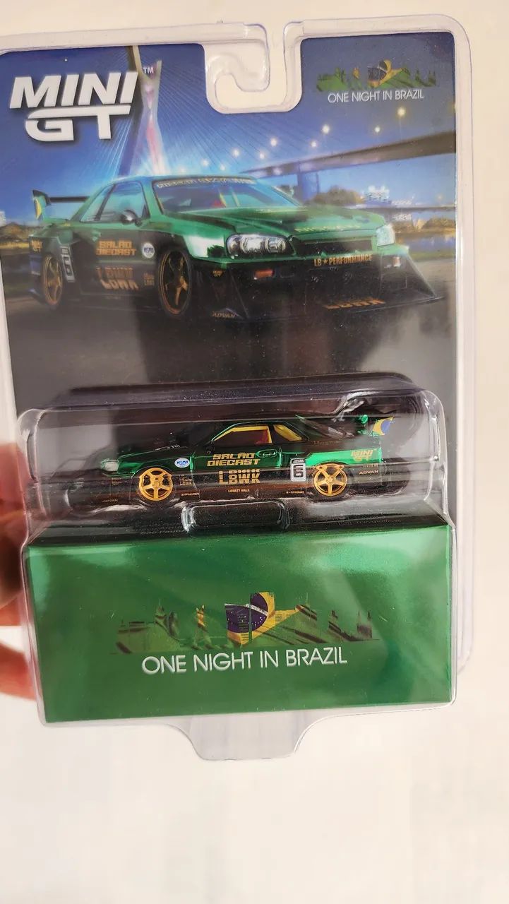 Mini GT 1017 Nissan Skyline R34 LBWK One Night in Brazil Salão