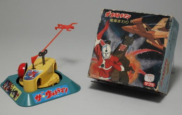 サクラ ザ・ウルトラマン電車まわり ゼンマイブリキ H 85mm W 箱付