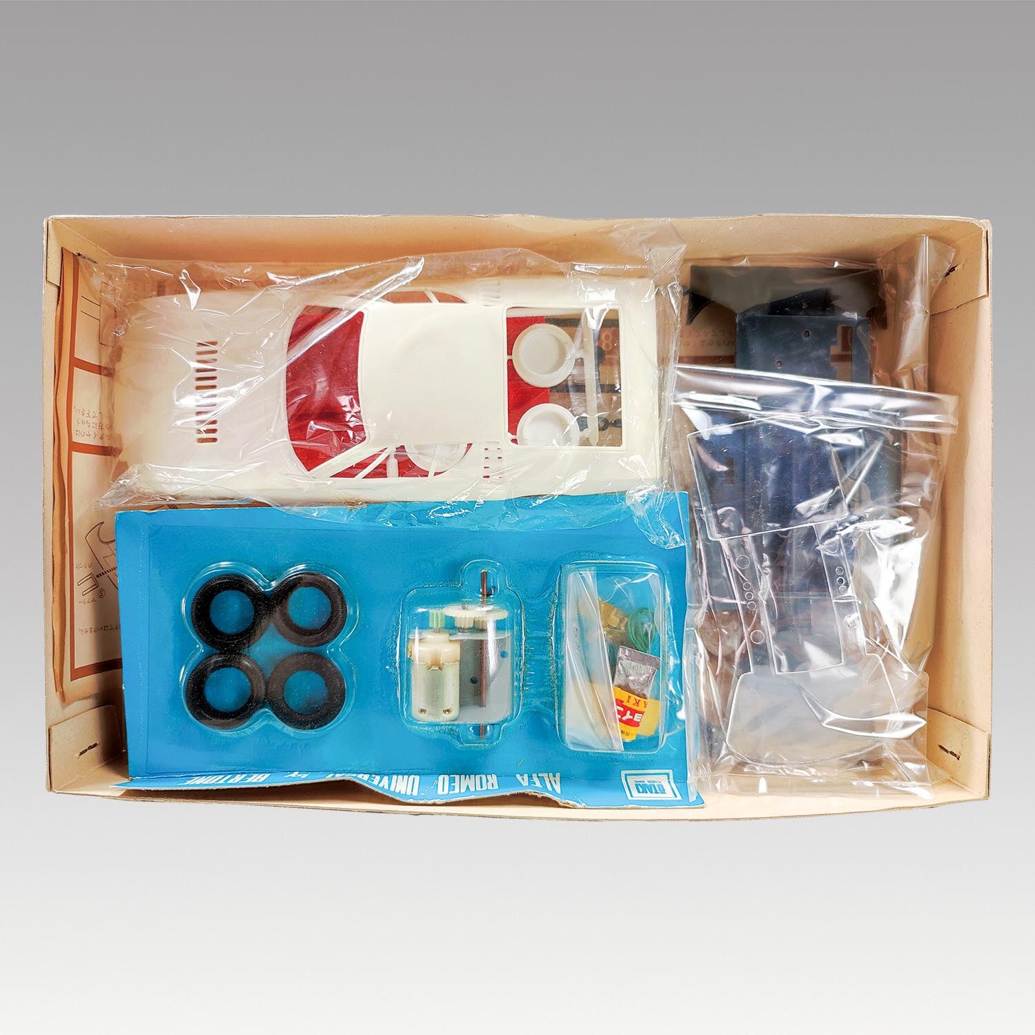 6435］ オオタキ 1/24 モーターライズ アルファ ロメオ ウニヴェルサル