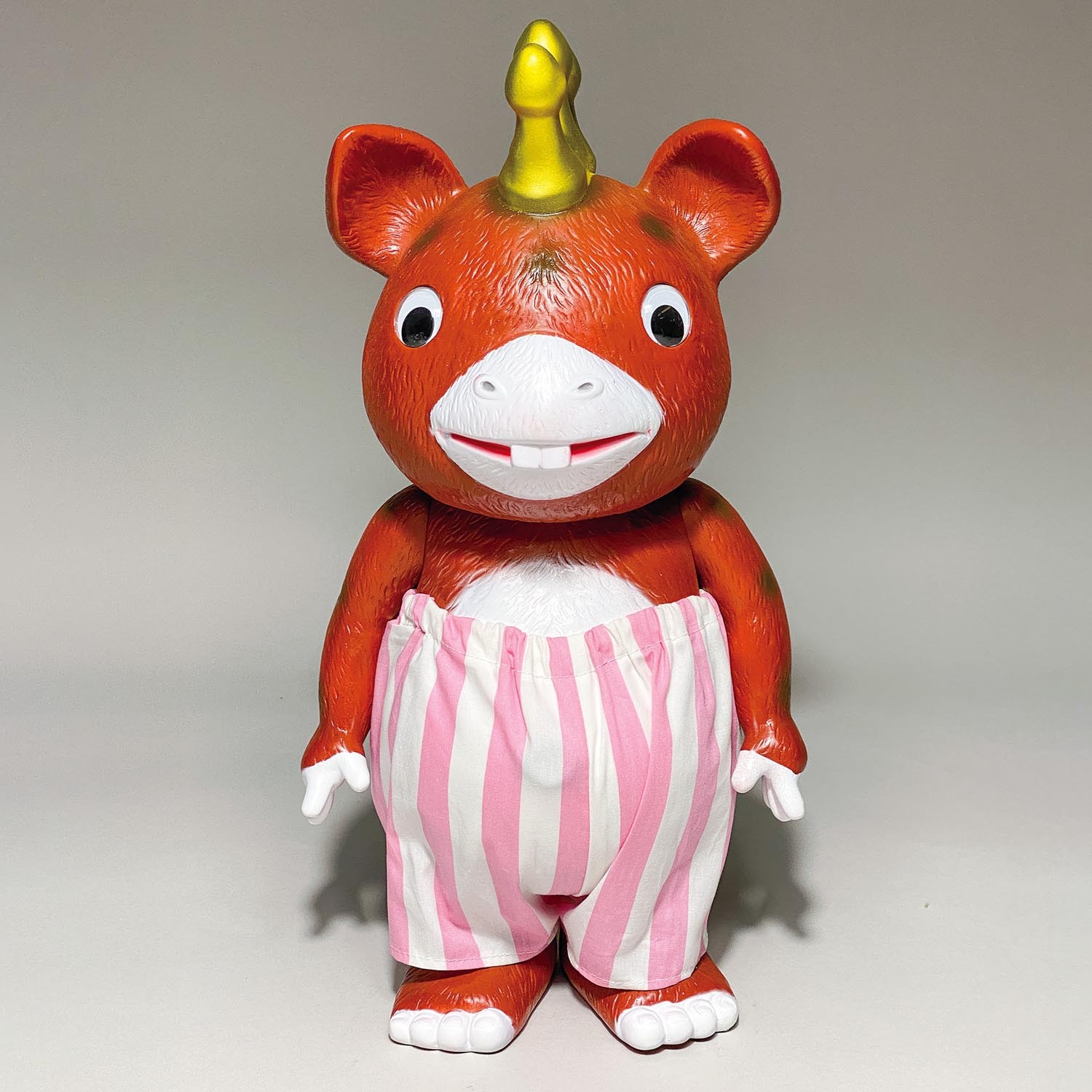 イヌクマ ブースカ ジャイアント 茶色成型／こげ茶色斑点 ピンク色