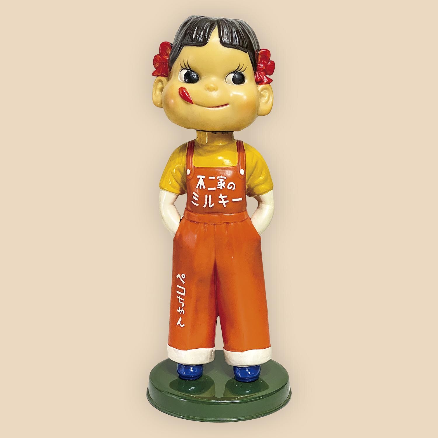 1018］ 不二家 ペコちゃん首振り人形 ブリキ台座 胸ボタン・ズボン裾白