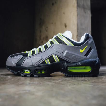 国内12月7日発売予定】ナイキ エアマックス 95 NDSTRKT ブラック