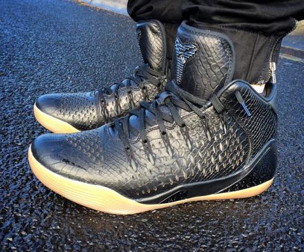 国内8月23日発売予定】 ナイキ コービー9 ミッド EXT ブラック