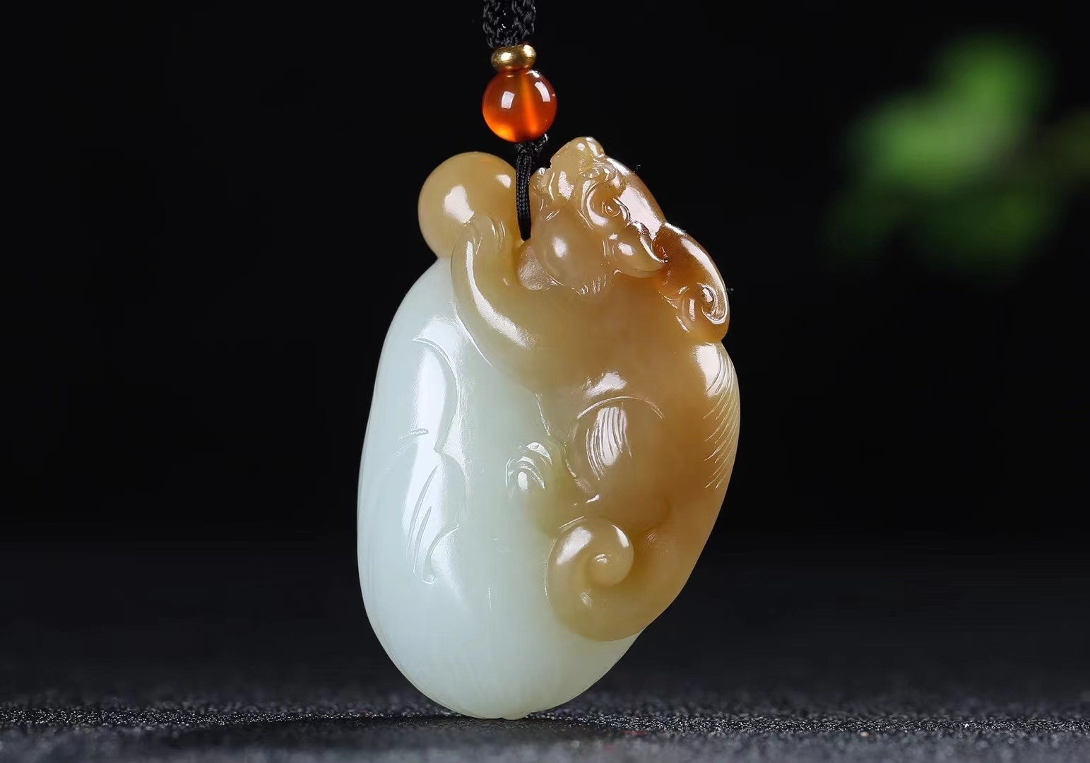 1030137 和田玉糖白玉瑞獸掛件吊墜