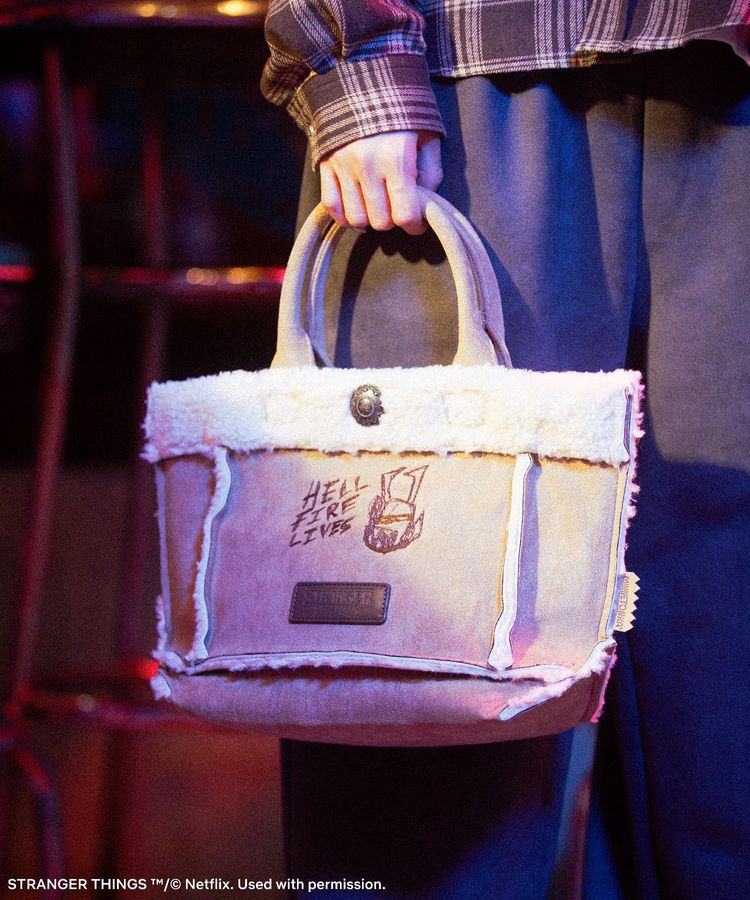 □STRANGER THINGS×MINNETONKA フェイクスウェードボアバッグ/Green