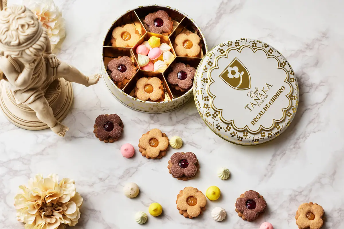 お花の形がかわいい！阪急うめだ本店「カフェタナカ」に新作クッキー缶