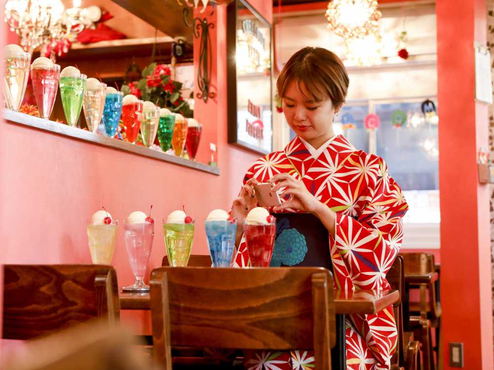 京都のクリームソーダ専門店「SHIN-SETSU」のカラフルポップなクリーム
