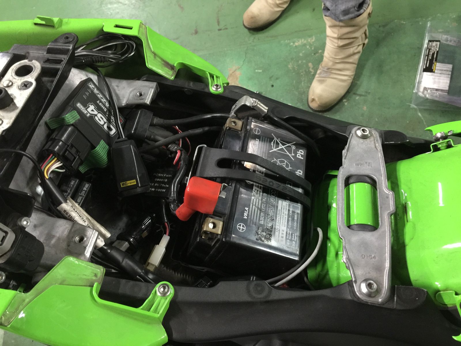 電装系を元気に復活！ZX-10Rのバッテリー交換にチャレンジしてみました