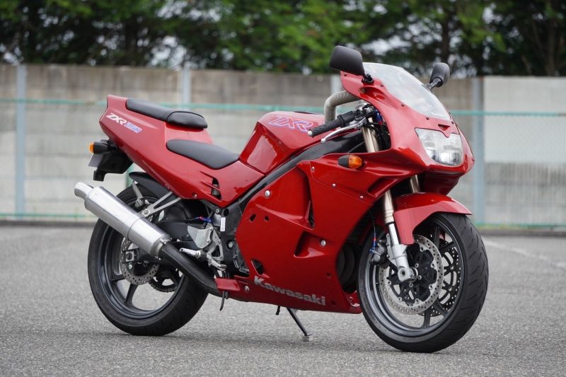 Webike+スタッフが勧める！】意外といいぞ「ZXR250」タンクのパイプは