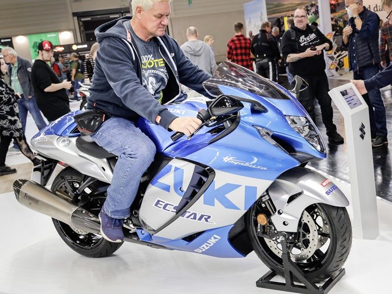 ハヤブサのMotoGPカラー登場！ GSX-R1000／Rは生産終了しハヤブサが