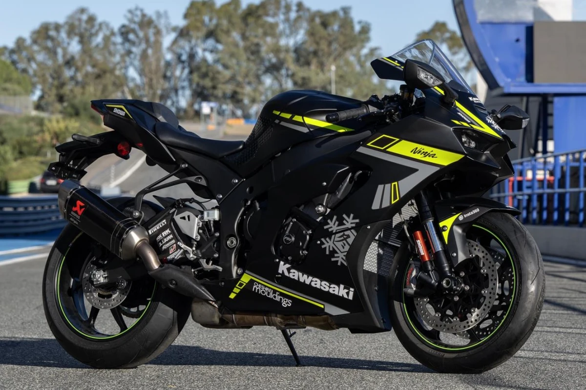 海外】ZX-10RR Winter Test Edition登場！ 40周年カラーだけじゃないZX