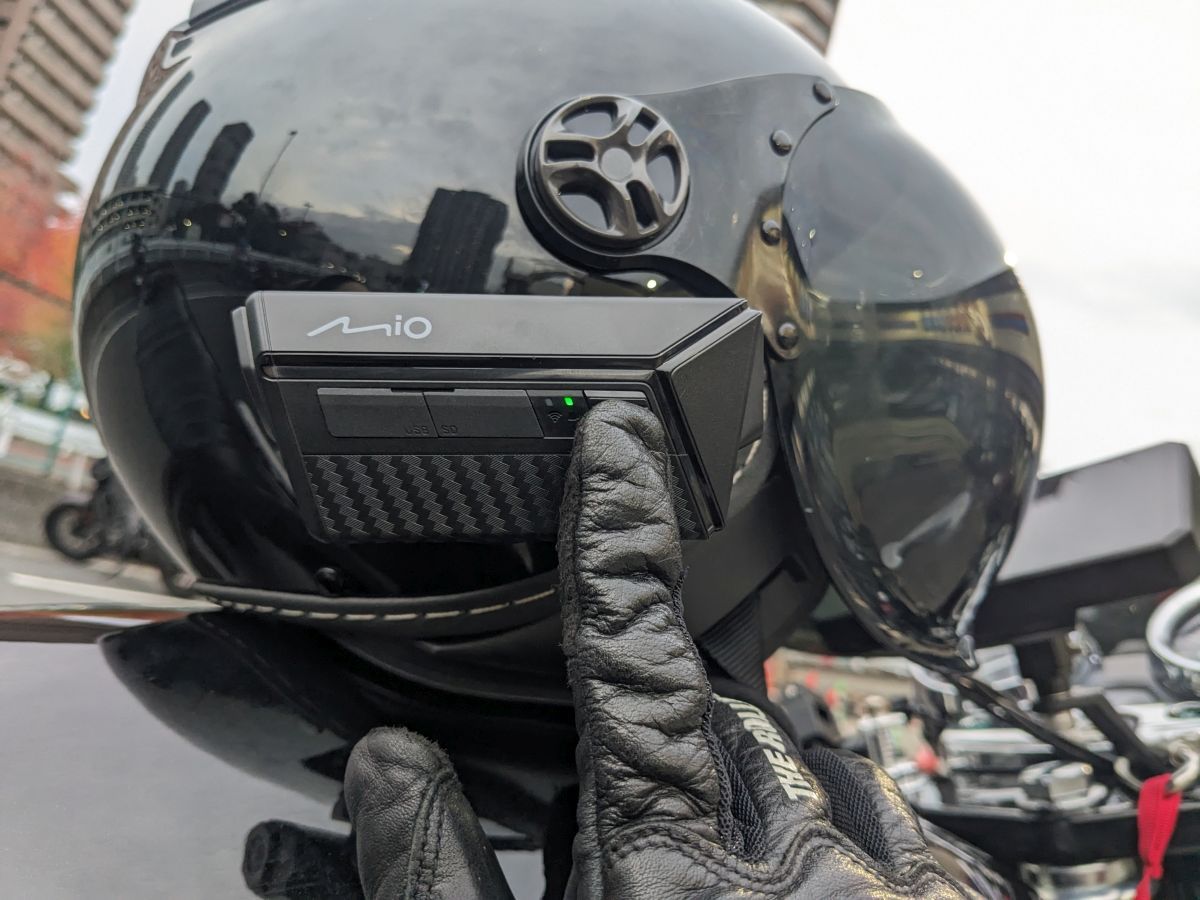 インプレ】配線不要でワンタッチ起動！ 便利なヘルメット装着型