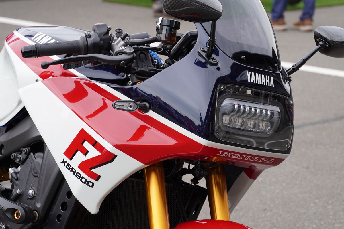 これはカッコいいっ！！ 26万円でXSR900がFZ750に変身するキット